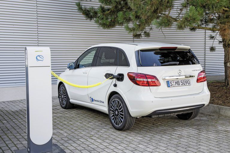 Ab Frühjahr 2015 folgt die Elektro-Version.