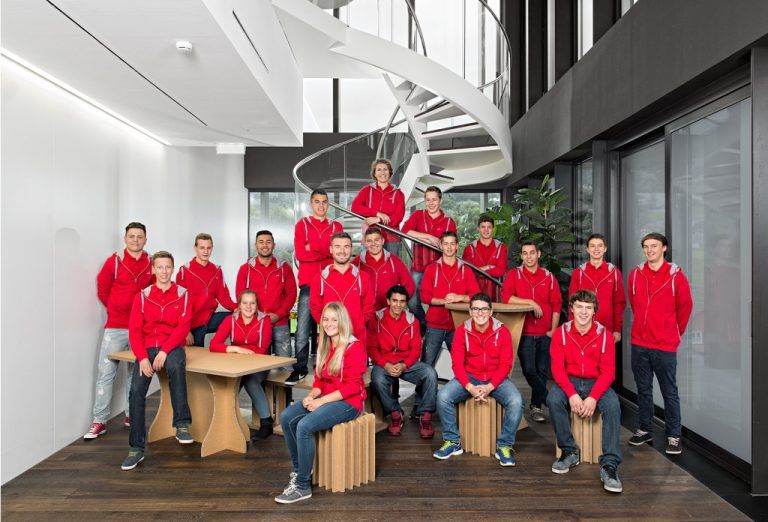 Acht Jugendliche starten beim Verpackungs- und Papierspezialisten Rondo in Frastanz ihre Ausbildung. Rondo bildet insgesamt 24 junge Menschen in den Lehrberufen Verpackungstechnik, Papiertechnik, Elektrotechnik, Metalltechnik, IT-Technik, IT-Informatik und Industriekaufmann/frau aus.