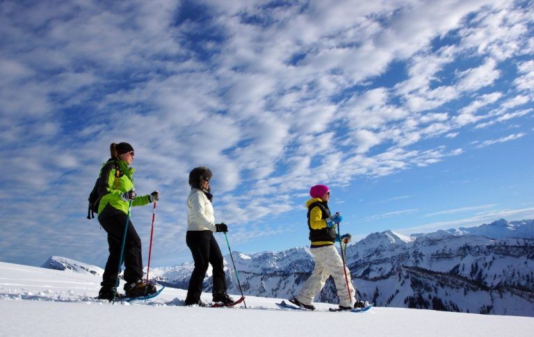 Aktivitäten wie Schneeschuhwandern (hier auf der Niedere in Andelsbuch) haben zugelegt. Foto: VT