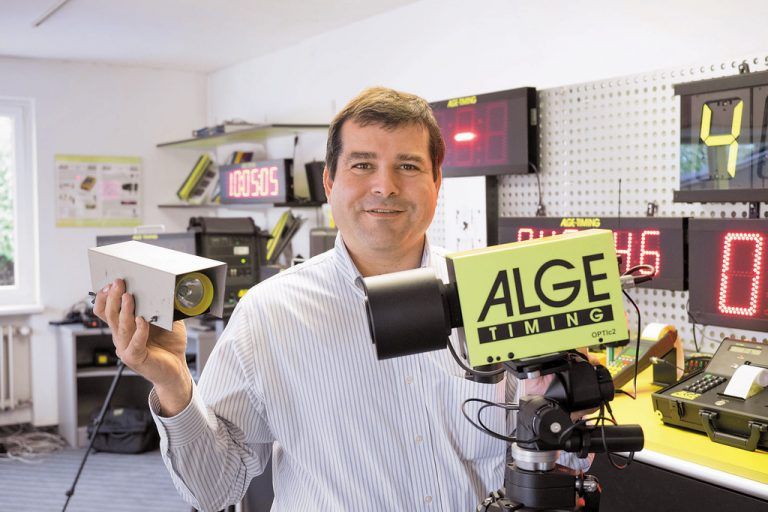 Albert Vetter: Von der Taschenlampen-Lichtschranke zur Hochgeschwindigkeits-Zielkamera .  Fotos:tm-hechenberger