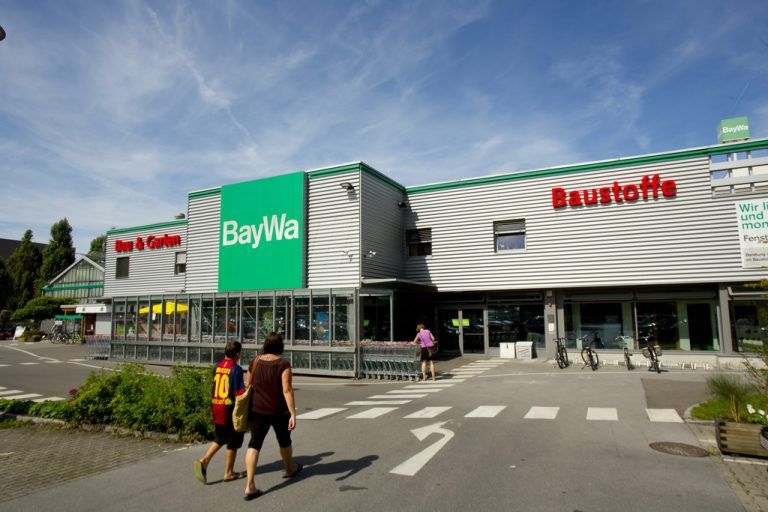 Alles für Haus und GartenBei Baywa bekommen die Vorarlberger alles, was man in Haus und Garten, in der Landwirtschaft und fürs Heizen und Bauen braucht.» Noch mehr ServiceImJahr 2015 wird die Baywa, einer der beliebtesten Fachmärkte des Landes, ihr Angebot noch vielfältiger ausbauen,