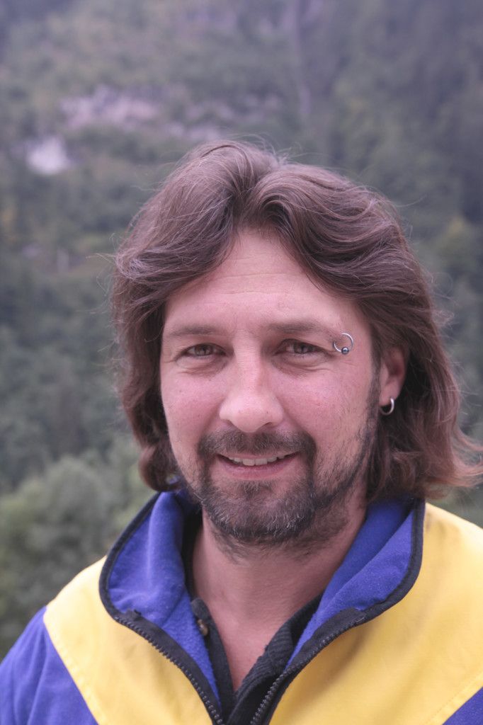 Alois Konzett, Baggerfahrer Ich fahre seit 13 Jahren Schreitbagger, und das ist für mich das Höchste. Oft und eigentlich auch am liebsten arbeite ich mutterseelenallein in der Natur.  