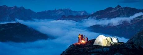 Alpines CampenZuerst beim Grillen am Lagerfeuer den Sonnenuntergang erleben und am nächsten Tag von der Morgenröte geweckt werden – das ist Camping im Hochgebirge des Montafons.