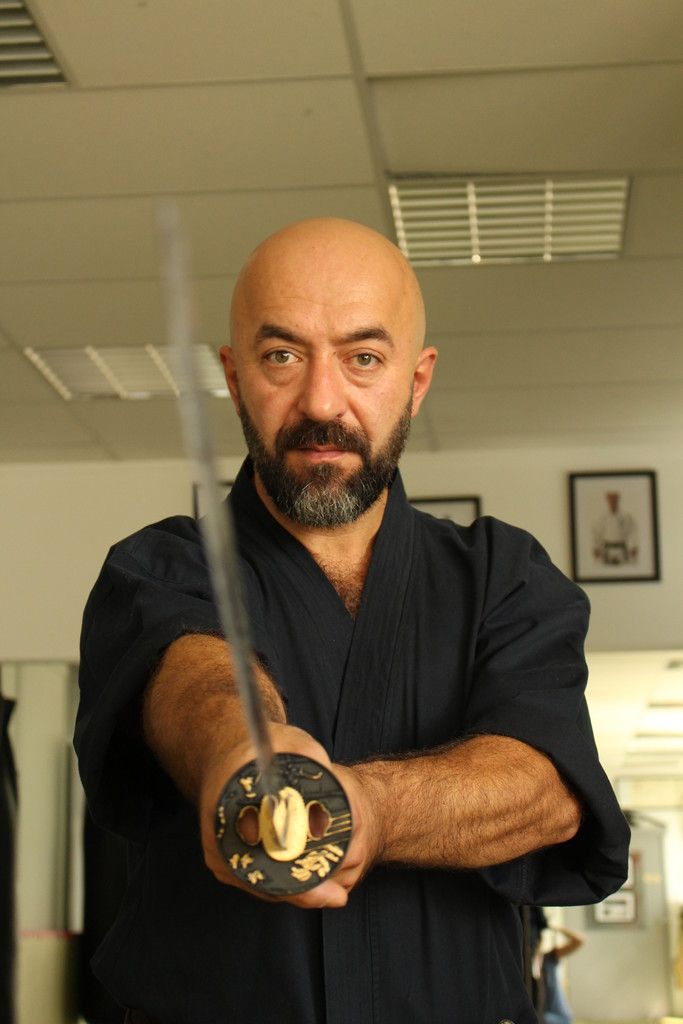 Als anerkannter Meister ist Talip Okcuoglu vom Weltverband autorisiert, Prüfungen auf allen Niveaus abzunehmen und zu bewerten. Foto: sis