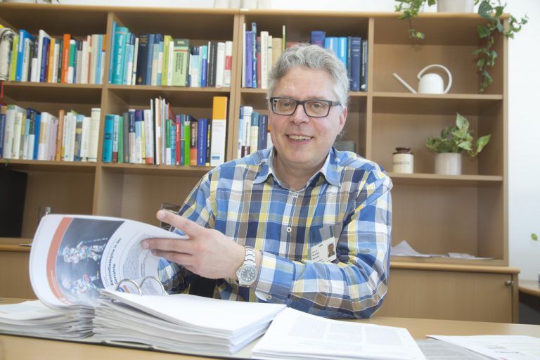 Als Primar muss sich Reinhard Bacher künftig auch mit Administrativem auseinandersetzen.  VN/Paulitsch