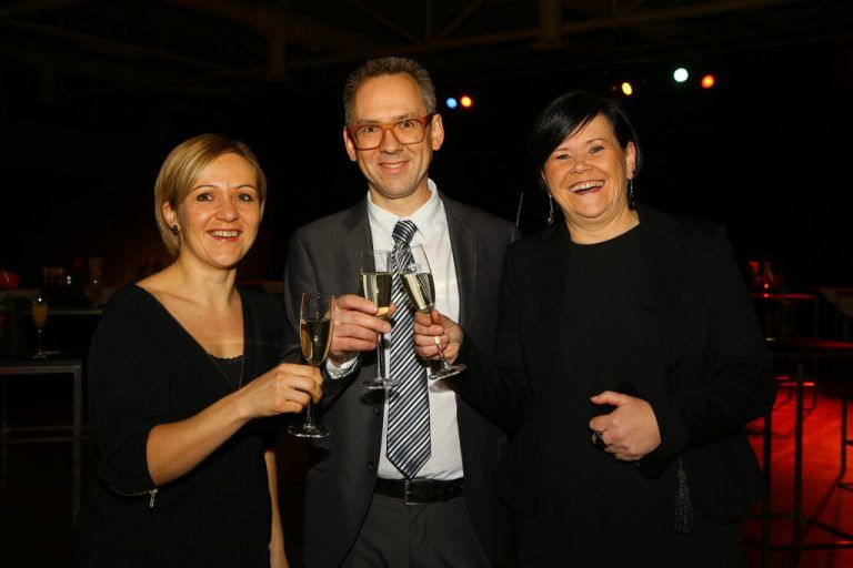 Andrea Bechter (l.) mit Optikermeister Peter Sutter und Sigrid Sutter-Wöhrer.