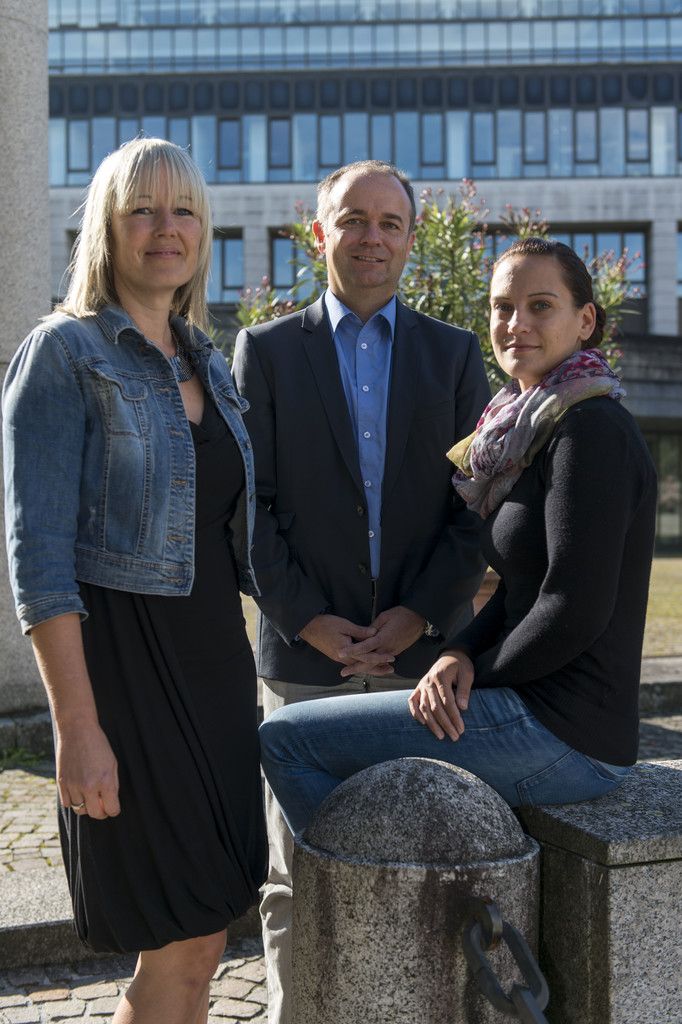 Andrea Schenkermayr (links) und Melanie Karg bilden mit Gernot Längle das Kernteam der Landeswahlleitung. Foto: Stiplovsek