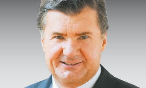 Andreas Salcher Unternehmensberater und Bildungskritiker Mit seinem Buch „Der talen-tierte Schüler und seine Fein-de“ hat Salcher eine Wertediskussion über den Umgang mit Talenten ausgelöst. Nun holt ihn Vizekanzler Mitterlehner als Berater in Bildungsfragen. Salcher fordert mehr Schulautonomie und setzt sich da-für ein, dass Direktoren ihre Lehrer aussuchen dürfen.