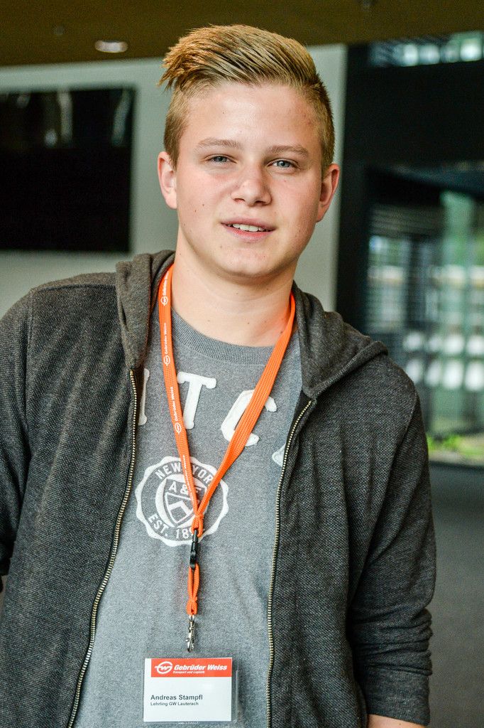 Andreas Stampfl, Speditionskaufmann Der Start der Lehre heute war sehr gut. Der Beruf des Spediteurs interessiert mich sehr, von der Firma Gebrüder Weiss habe ich nur Gutes gehört, besonders was die Ausbildung betrifft.