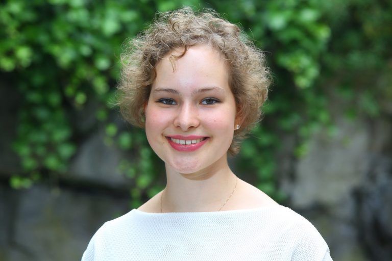 Annina BridaEin bisschen Nervosität gehört bei der Matura dazu, aber es lief gut. Im Herbst gehe ich nach Wien und werde Kunstgeschichte, Philosophie und Literaturwissenschaft studieren. Ich würde gerne Museumspädagogin und Literaturkritikerin werden.