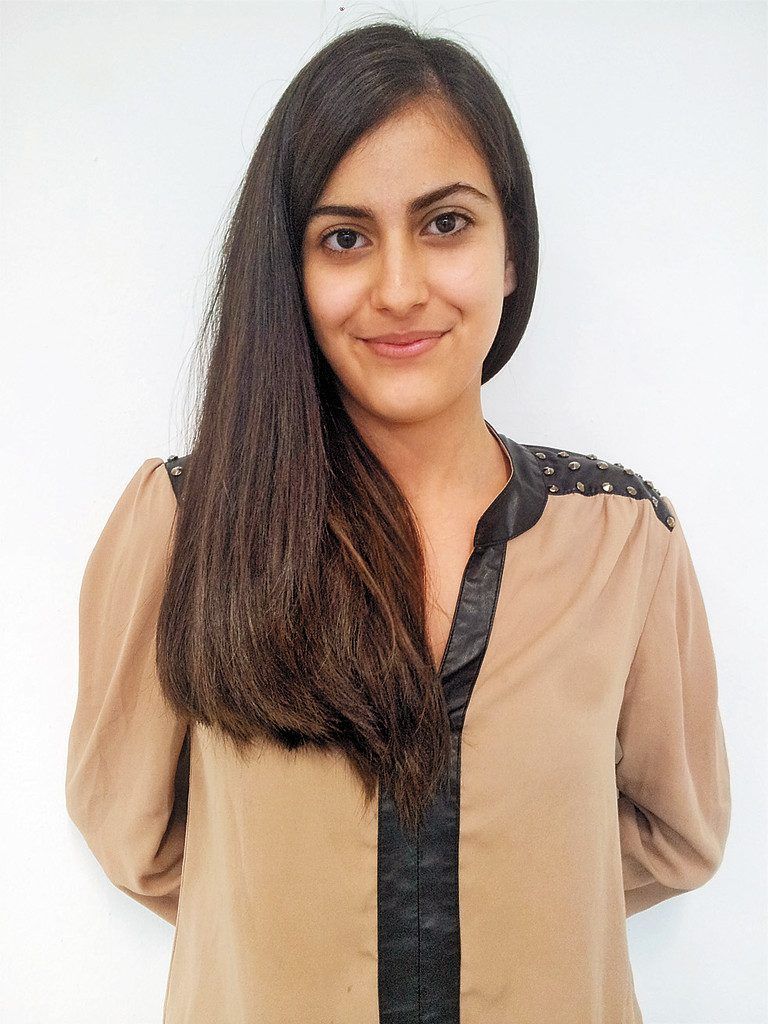 Asena Demirbilek,Bregenz, SchnupperschülerinIch schnuppere hier, weil mir Freunde gesagt haben, dass es eine sehr gute Schule ist. Mir ist die HAK/HAS sympathisch und durch den Umbau sieht die Schule interessant für mich aus. Ich bin eher sprachlich begabt und würde mich für Spanisch als zweite Fremdsprache entscheiden.