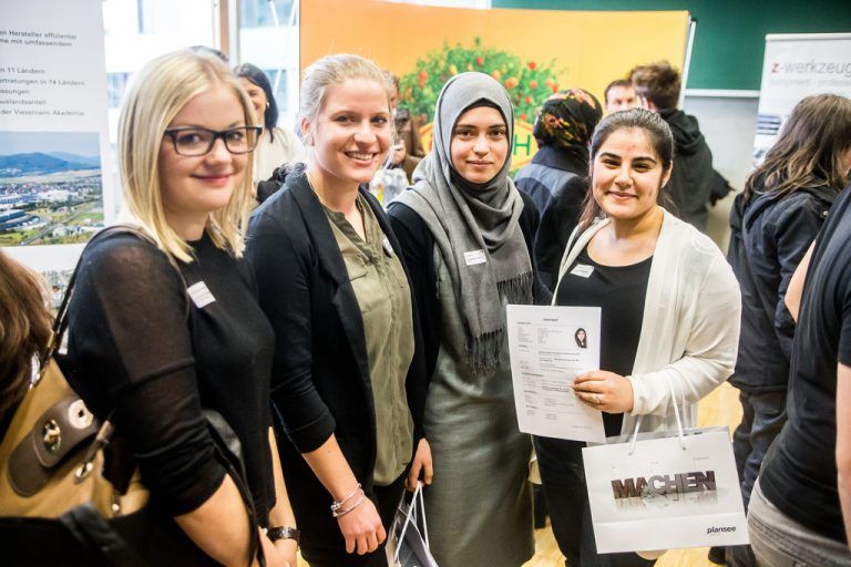 Auf Praktikumssuche: Anina Rüdiger, Nicole Isler, Rumesya Seker und Seda Öztürk (v.l.). Fotos: VN/Steurer