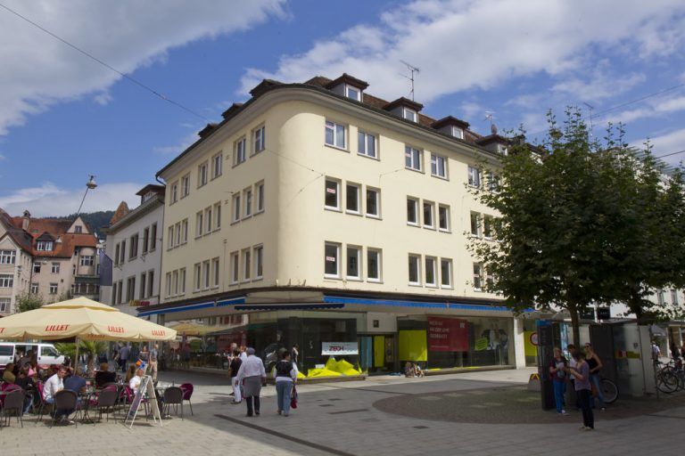 Aussenaufnahme ehemaliges Kleider Bauer Gebäude Fassade in Bregenz