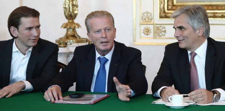 Außenminister Kurz (l.) und Wirtschaftsminister Mitterlehner wollen die Position Österreichs in China stärken.