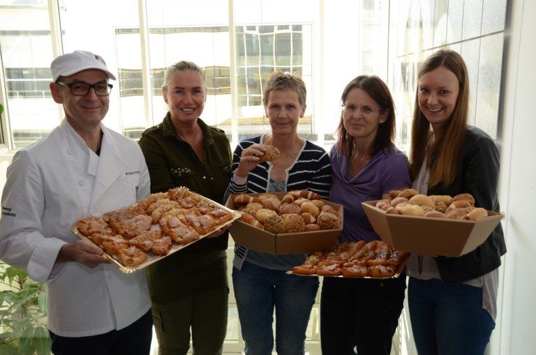 Bäcker-Innungsmeister Wolfgang Fitz erfreute die VN-Redaktion mit Kostproben. Foto: VN/Gasser