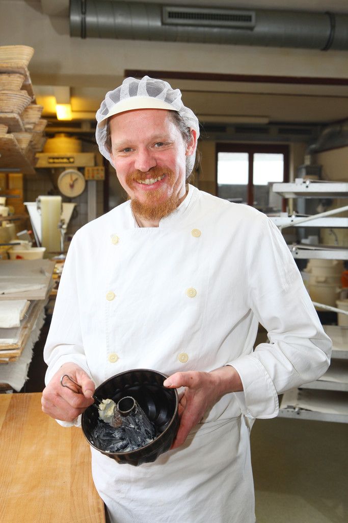 Bäcker Markus Stadelmann macht Teige selbst und ist überzeugter Biobäcker. Foto: VN/Hofmeister