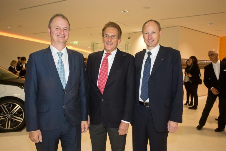 Bank-Austria-Direktor Johannes Böhler (l.) sowie Geschäftsführer Reinhard Lutz (Rädlerbau) und Bank-Austria-Direktor Hans Winter.