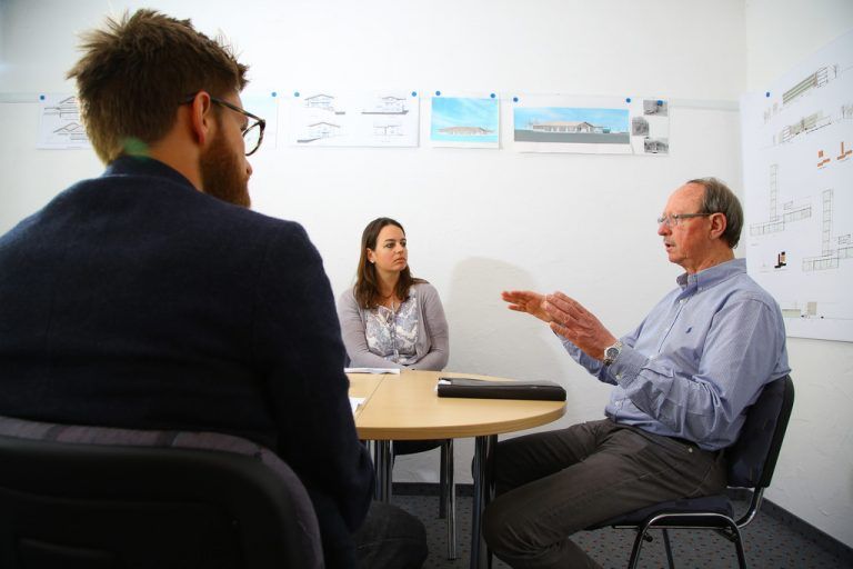 Bauunternehmer Franz Drexel im Gespräch mit den VN in seinem Büro in Mittelberg.
