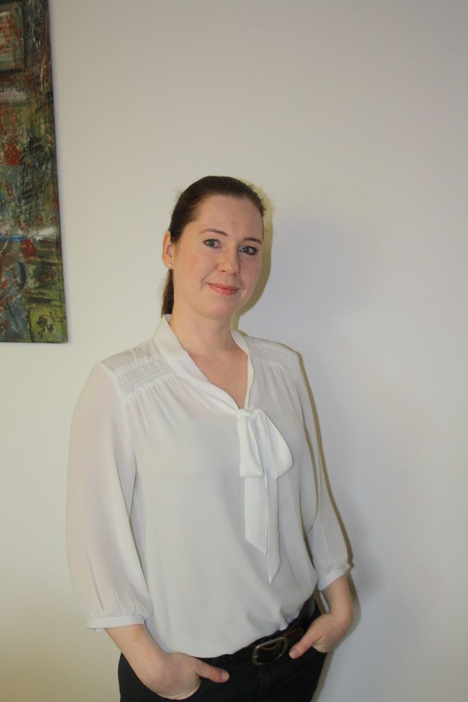 Bea Mangeng, Immobilienverwaltung Immobilien Reimann ist ein familienfreundliches Unternehmen. Wir sind ein tolles, dreiköpfiges Team. Außerdem herrscht bei uns im Büro ein angenehmes Arbeitsklima, das unter den Mitarbeitern Freude beim Arbeiten verbreitet.