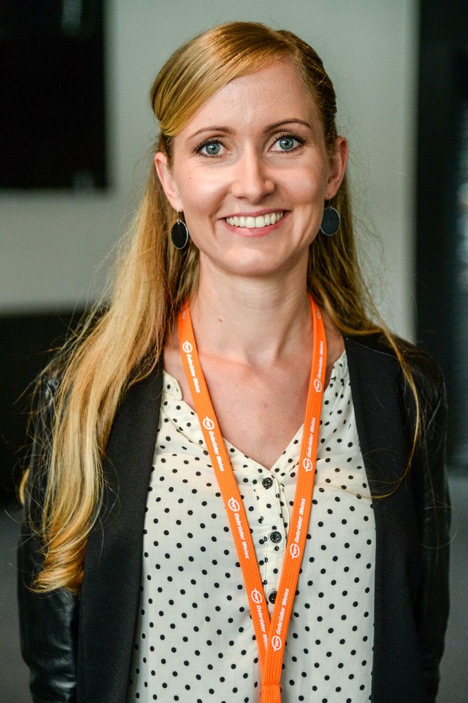 Beatrix Pfanner, Lehrlingsbeauftragte Wir wollen mit der Ausbildung den Blick über den Tellerrand fördern und bilden auf höchstem Niveau aus. Es wird aber immer schwieriger, Jugendliche für die duale Ausbildung zu begeistern.  