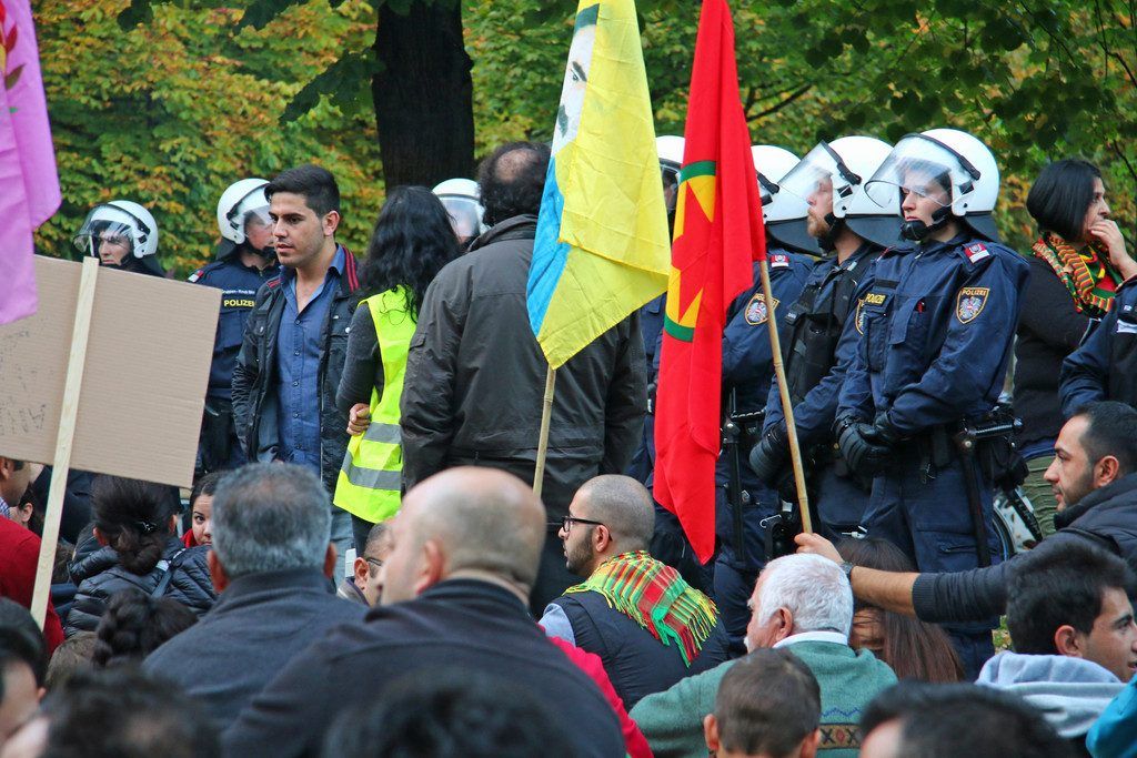 Bei Kurdendemo niedergestochener Schüler mit IS-Sympathie löst Kampagne aus.