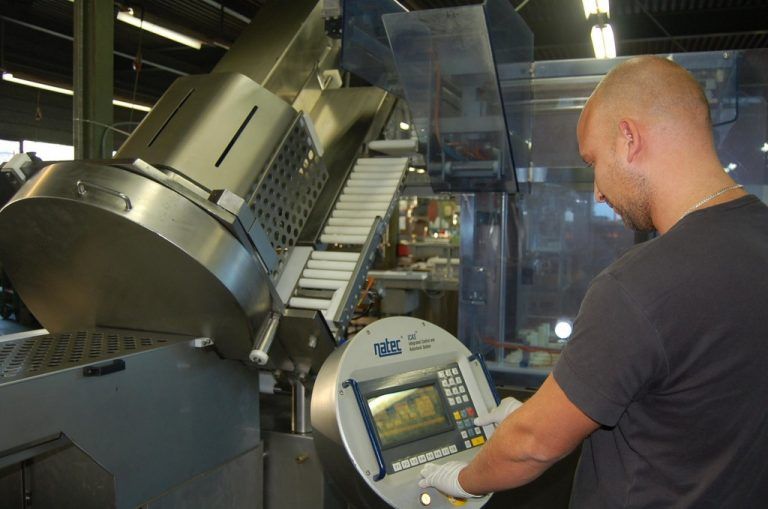 Beim Maschinenhersteller Hajek wird die Produktion wieder aufgenommen. Foto: VN