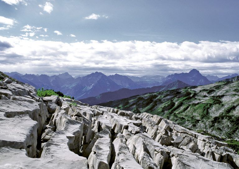 Bergtour am Gottesacker Das wohl bekannteste Karstgebiet in den Alpen verzaubert mit seinen bizarren Formen und seiner Abgeschiedenheit. Interessierte können im Rahmen der Tour Wissenswertes über Geologie und Botanik der Alpen erfahren.