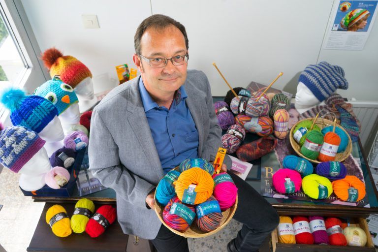 Bernd Messerle zählt österreichweit zu den drei größten Händlern von Wolle und Garnen. Fotos: VN/Hartinger