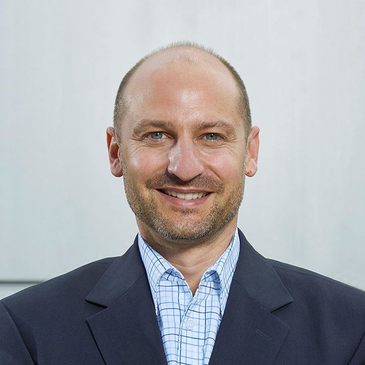 Bernhard Berchtold Leiter der Technik, Kundenbetreuer und stv. Geschäftsführer der Kabelmanufaktur Schloms übernimmt ab 1. Juni 2019 die Geschäftsführung der Fa. Schloms. Der bisherige Geschäftsführer Walter Gohm wird Chef im Rathaus.