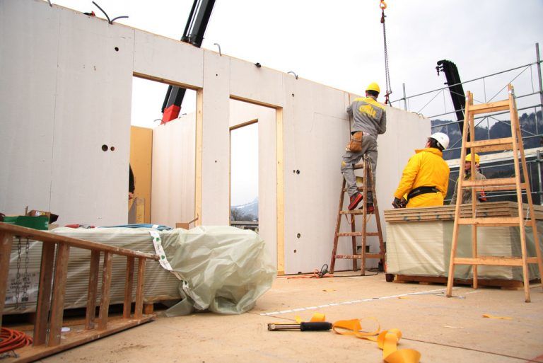 Besonders am Bau machen sich Regulierungswut und Bürokratie bemerkbar. Die neue Kommission will Vorschriften entrümpeln. Foto: VOL.AT
