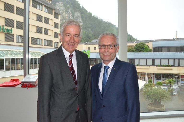 Bgm. Wilfried Berchtold und Sparkassenchef Anton Steinberger.