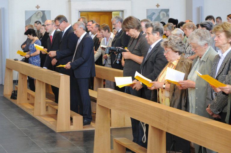 Bild zeigt die anwesenden Ehrengaeste incl. LH Herbert Sausgruber.