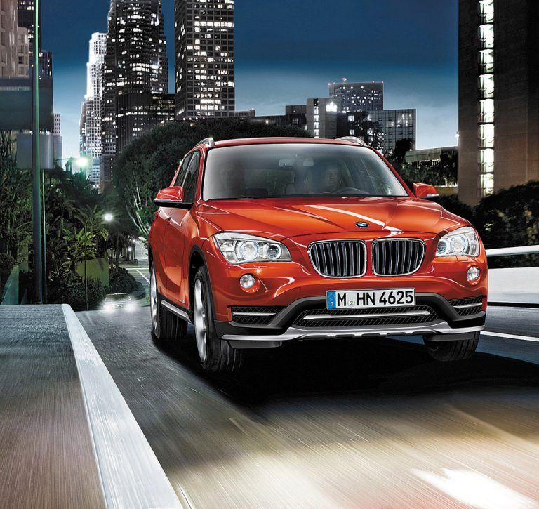 BMW X1: Die Bayern gönnten dem Kleinsten der SUV-Familie ein kleinesOptik-Lifting und addierten neue Ausstattungs- sowie Technik-Details.