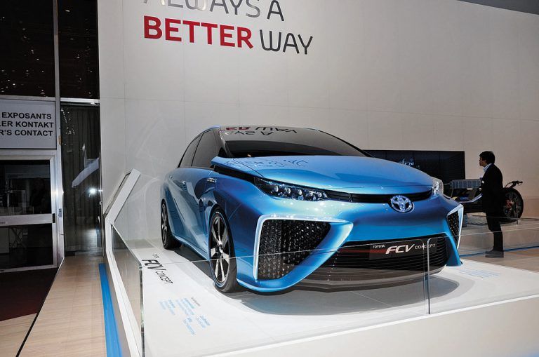 Brennstoffzelle kommt 2015Als erster Automobilhersteller will Toyota ein Brennstoffzellen-Auto in die Serienproduktion schicken. Der FCV soll schon 2015 auf den Markt kommen. Der österreichische Importeur Frey hat bereits bekannt gegeben, dass es ab nächstem Jahr auch hierzulande erste Brennstoffzellen-Autos geben wird.