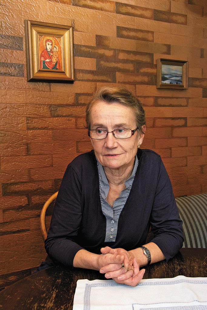 Brigitte Fink leitet seit 17 Jahren Totenwachen, seit sie selbst die Feier für ihren verstorbenen Gatten als so tröstlich erlebt hat.  Foto: Matt
