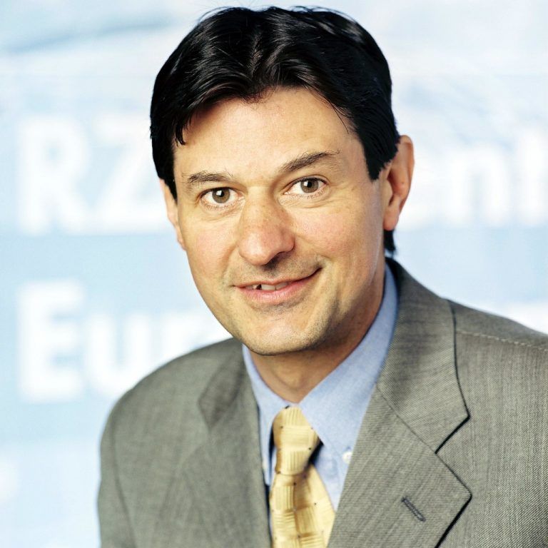 Ich sehe keine nach unten gerichtete Inflations-Dynamik. Das Bondprogramm bestraft klassische Universalbanken und belohnt riskant agierende Investmentbanken. Peter Brezinschek, Raiffeisen Research