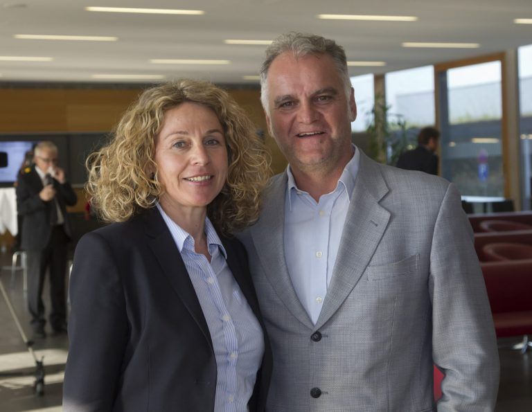 Christel Schwendinger, Dornbirner Sparkasse und Christian Jochum, FHV-Marketing.