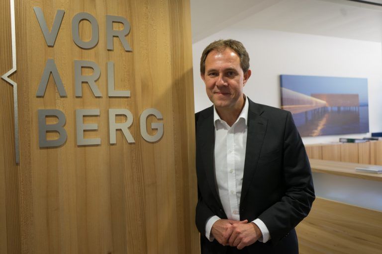 Christian Schützinger startete als Tourismusdirektor in Abtenau (Salzburger Land) seine Karriere. Im Jahr 1998 zog es ihn dann beruflich nach Vorarlberg. Fotos: VN/Hartinger