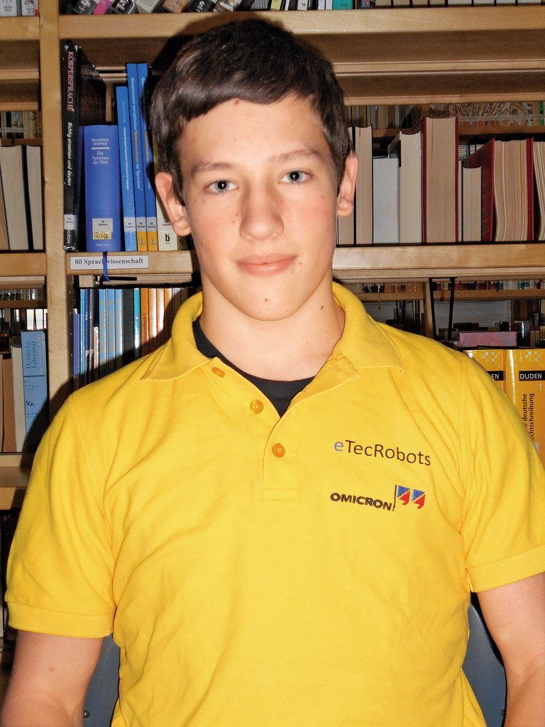 Claudius Scheible,16, Bregenz, Robot-SoftwareMir hat die Koordination von den Leuten, die sich mit der Software befassen, und diejenigen der Hardware, gut gefallen und das besondere Gefühl, ein Team zu sein. Es war faszinierend, dass wir es trotz des Zeitdrucks geschafft haben. Die Arbeit im Team bereitet einen bestens auf das spätere Berufsleben vor.