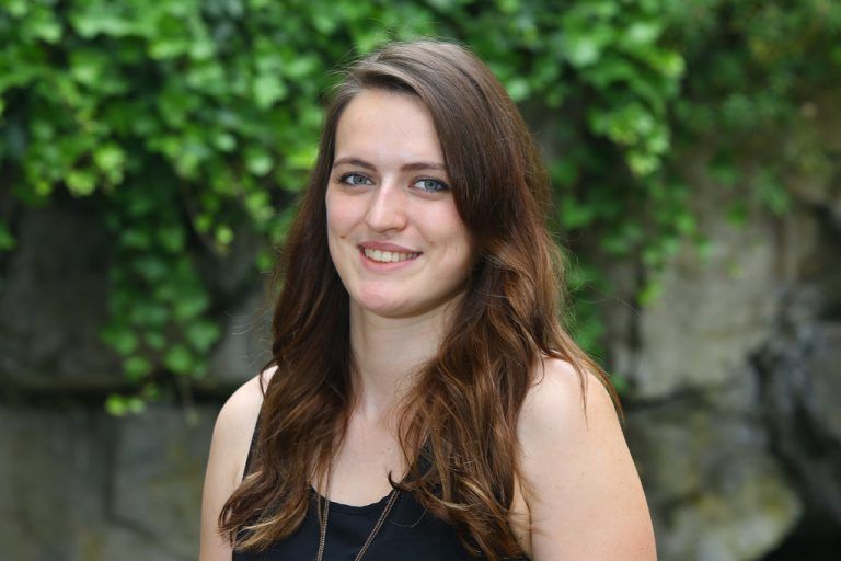 Corinne FrickIch war vor der Matura sehr nervös, aber es war dann schließlich alles halb so schlimm. Ich arbeite jetzt ein Jahr lang als Au-pair in Rom. Danach möchte ich als Kindergartenpädagogin arbeiten oder Kunstgeschichte studieren.