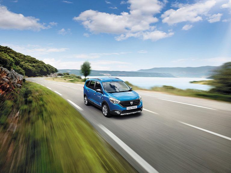Dacia Lodgy: Mit zünftig-robustem Geländegänger-Outfit mutiert der geräumige Rumäne zum Crossover.