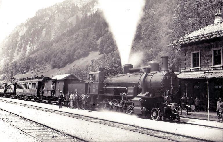 Dampflok in Langen am Arlberg. Die Bahn wurde 1924 elektrifiziert. öbb