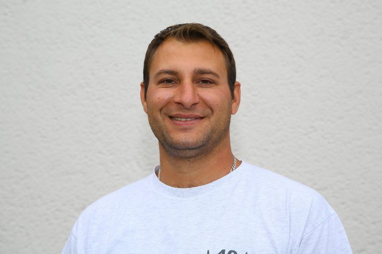 Daniel Balasoiu, HilfsarbeiterEs macht mir Spaß, im Freien zu Arbeiten. Außerdem komme ich gut klar mit allen Mitarbeitern – das Arbeitsklima ist sehr gut.