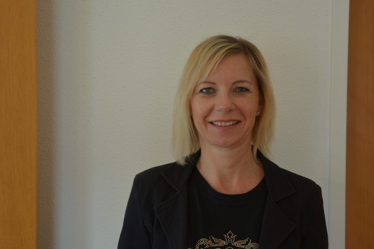 Das Arbeitsklima ist familiär. Ich fühle mich wohl und schätze das selbstständige Arbeiten. Seit 2005 bin ich im Frontoffice neben Empfang und Kundenservice auch fürs Sekretariat verantwortlich. Annette Allgäuer, Front-Office