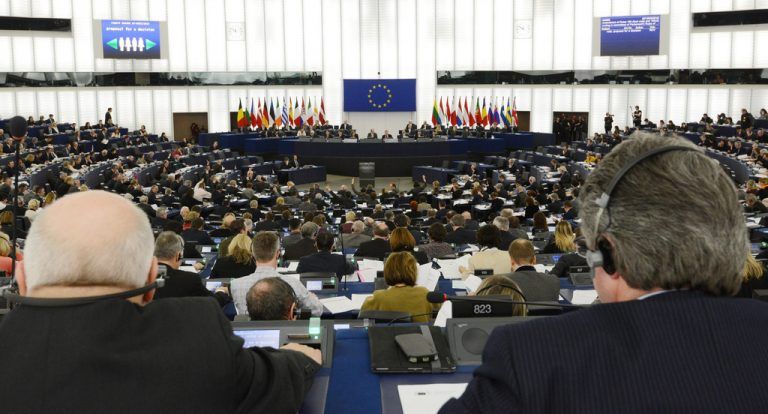 Im EU-Parlament gibt es für den Durchbruch bei der Geschlechterquote Applaus für die Verhandler und -innen. EPA