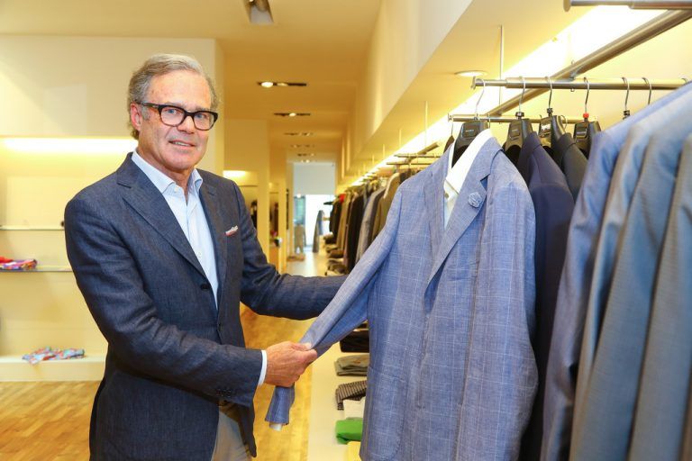 Das leichte Plus im Bekleidungshandel freut Spartenobmann und Mode-Kaufmann Gebhard Sagmeister. Foto: VN/Hofmeister