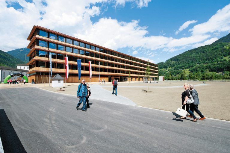 Das neue Illwerke Zentrum Montafon war das Herzstück beim Tag der offenen Tür. Auf 10.000 m2 finden 270 Mitarbeiter ihren Arbeitsplatz.