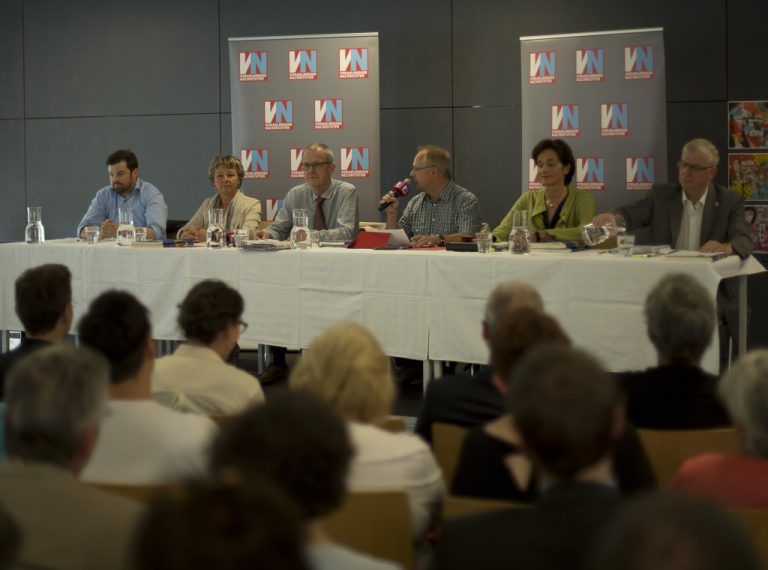 Das Podium v.l.: Mathias Burtscher, Gudrun Brunner, Michael Schratz, VN-Redakteur Klaus Hämmerle, Bernadette Mennel und Wolfgang Türtscher.  Fotos: VN/Roland Paulitsch
