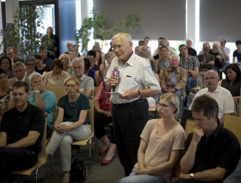 Das Publikum beteiligte sich rege an der Diskussion um die gemeinsame Schule. Willi Hagleitner sprach sich im Sinne der Kinder dafür aus.