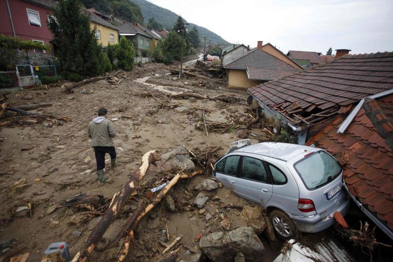 Das serbische Dorf Tekija wurde vor wenigen Tagen überschwemmt. Hunderte Bewohner mussten evakuiert werden.   REUTERS